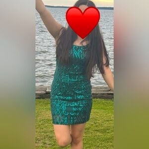 Green sequin mini dress worn ONCE for Hoco! Fits size 00-0. Stunning in person!